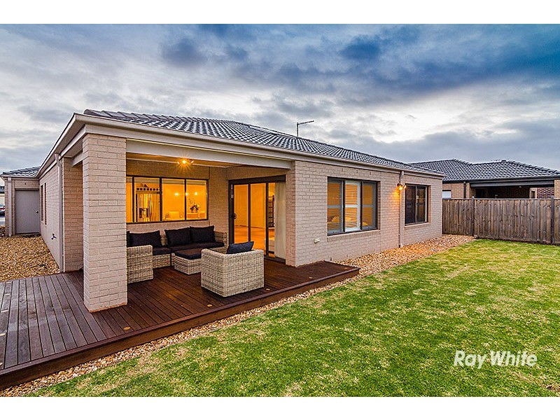 75 Charlbury Crescent, Cranbourne North VIC 3977