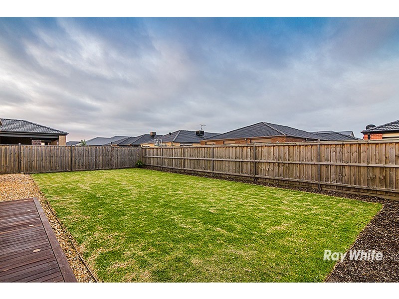 75 Charlbury Crescent, Cranbourne North VIC 3977