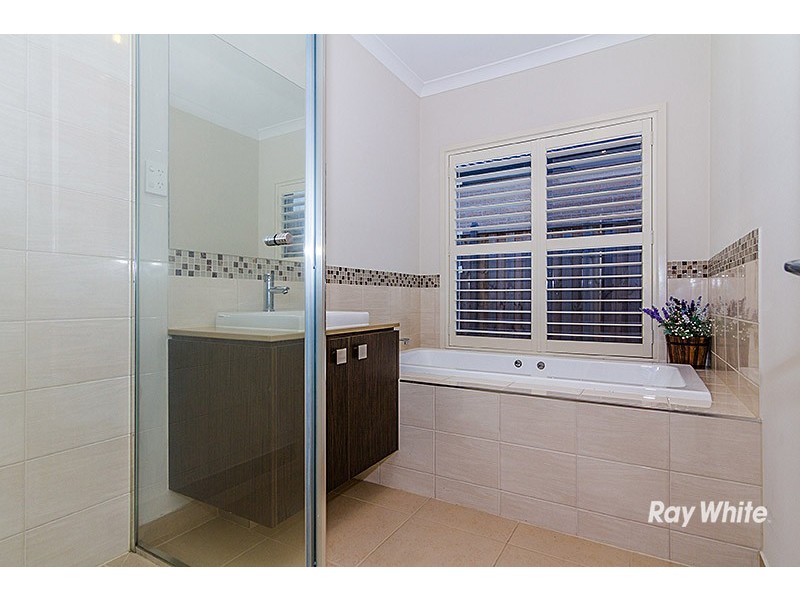 75 Charlbury Crescent, Cranbourne North VIC 3977
