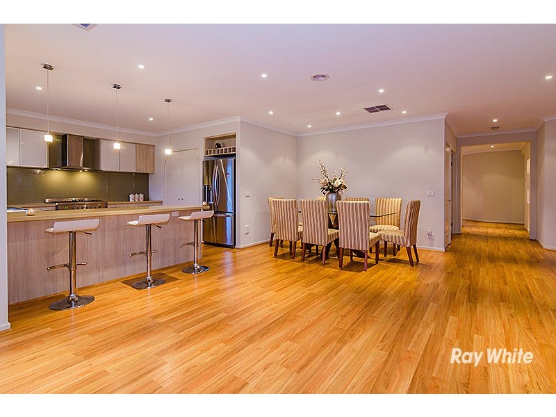 75 Charlbury Crescent, Cranbourne North VIC 3977