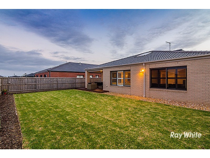 75 Charlbury Crescent, Cranbourne North VIC 3977