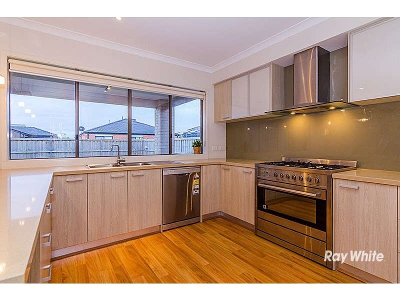 75 Charlbury Crescent, Cranbourne North VIC 3977