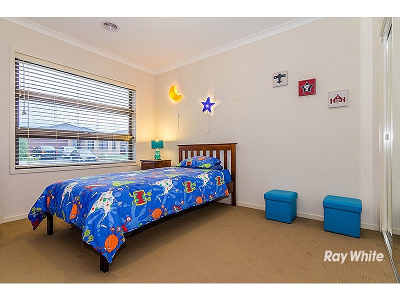 75 Charlbury Crescent, Cranbourne North VIC 3977