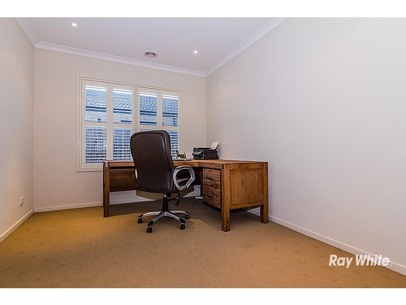 75 Charlbury Crescent, Cranbourne North VIC 3977