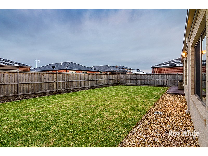 75 Charlbury Crescent, Cranbourne North VIC 3977