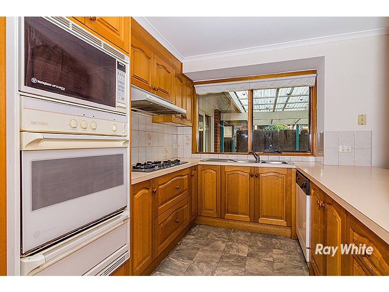 6 Yew Court, Cranbourne North VIC 3977