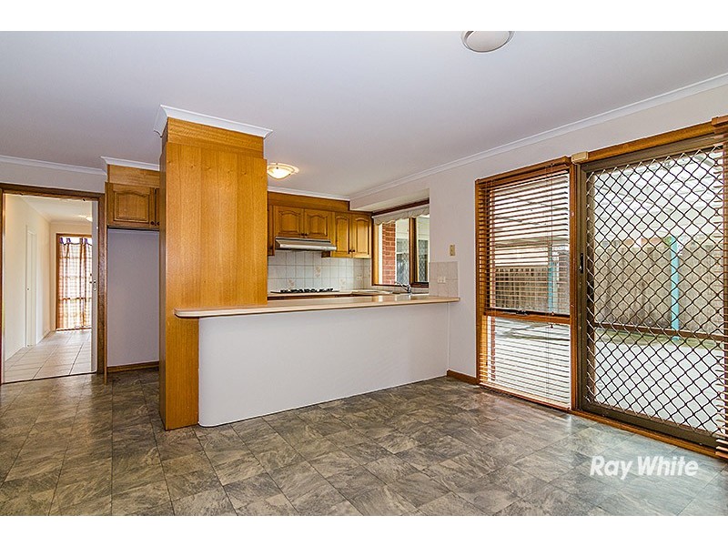 6 Yew Court, Cranbourne North VIC 3977