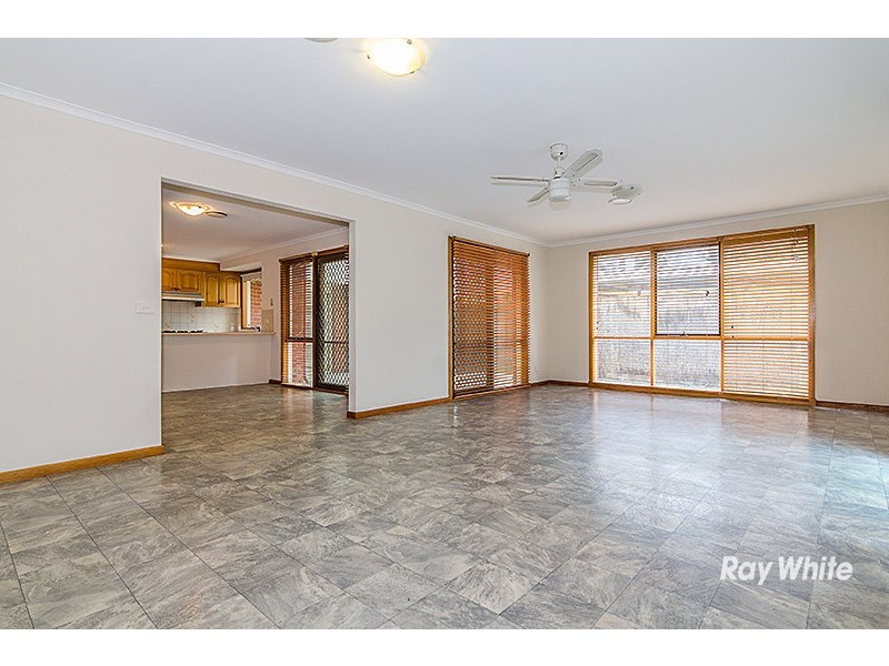 6 Yew Court, Cranbourne North VIC 3977