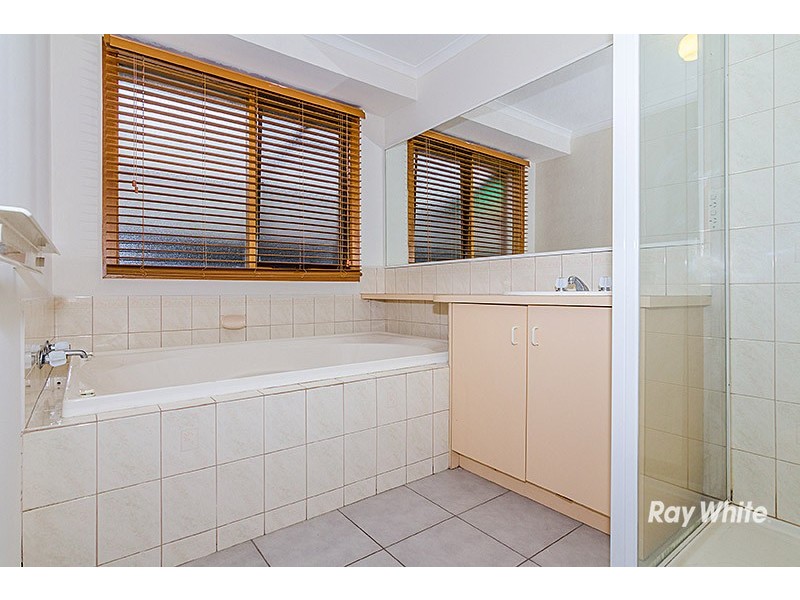 6 Yew Court, Cranbourne North VIC 3977