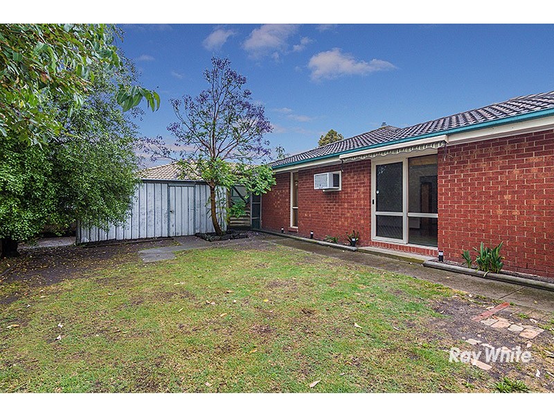 6 Yew Court, Cranbourne North VIC 3977