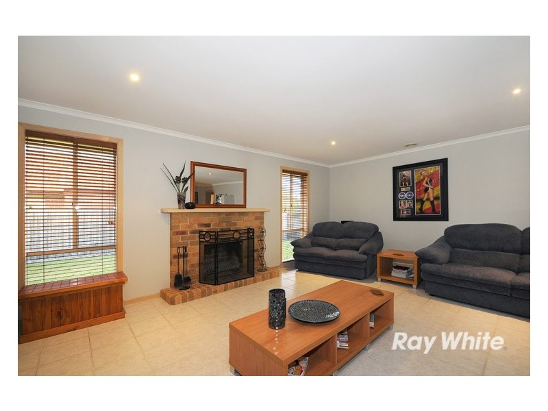 1 Pedley Way, Lynbrook VIC 3975