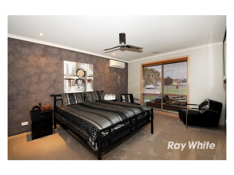 1 Pedley Way, Lynbrook VIC 3975