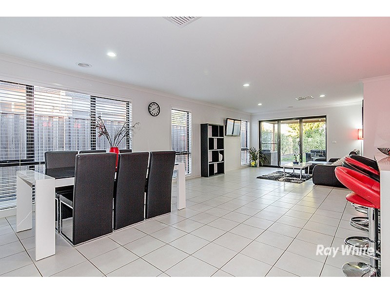 42 Silverwattle Drive, Lyndhurst VIC 3975