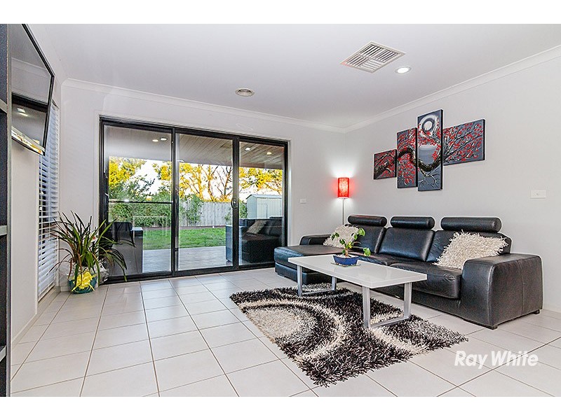 42 Silverwattle Drive, Lyndhurst VIC 3975