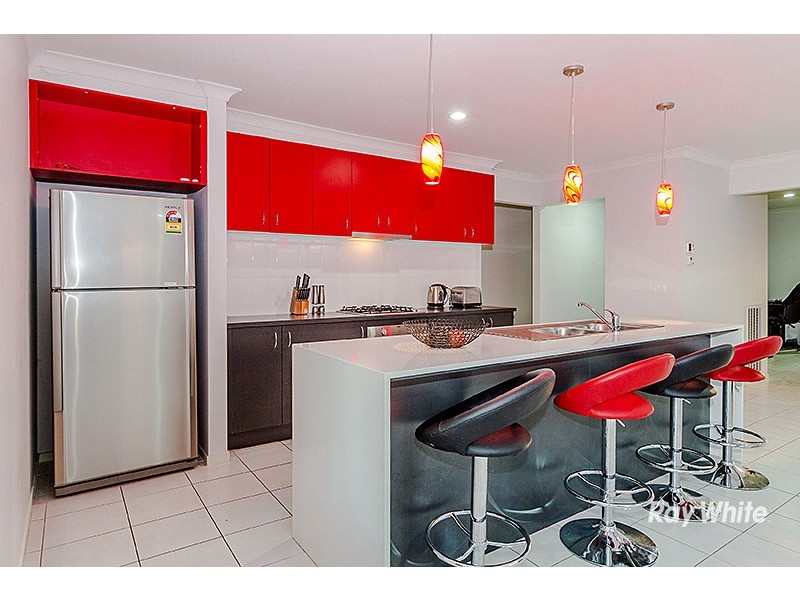 42 Silverwattle Drive, Lyndhurst VIC 3975