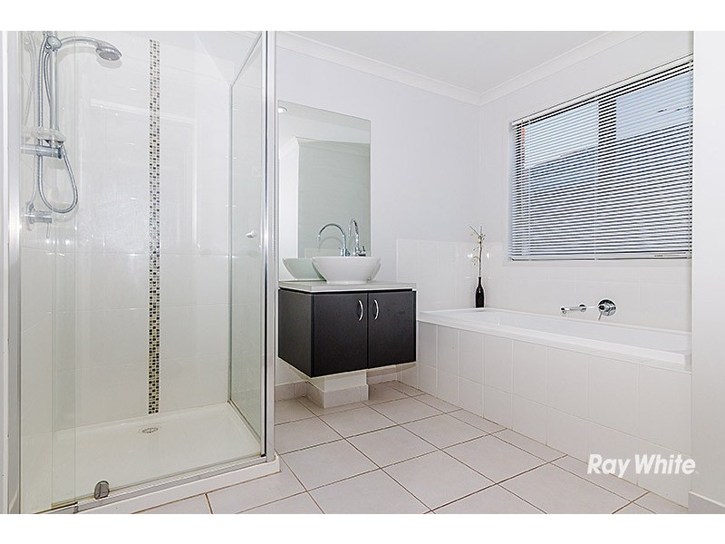 42 Silverwattle Drive, Lyndhurst VIC 3975