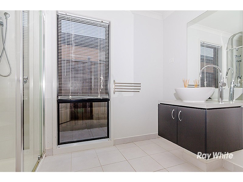 42 Silverwattle Drive, Lyndhurst VIC 3975