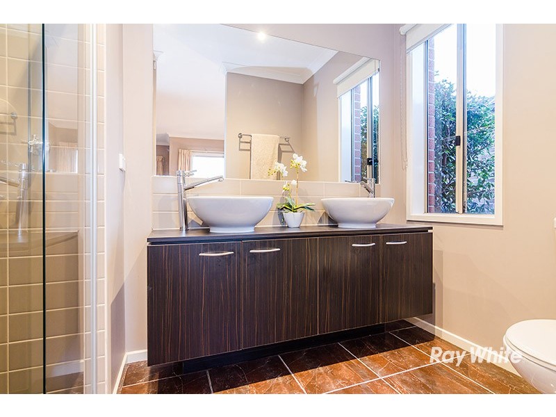 17 Beechwood Drive, Lyndhurst VIC 3975