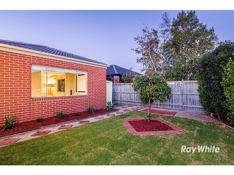 17 Beechwood Drive, Lyndhurst VIC 3975