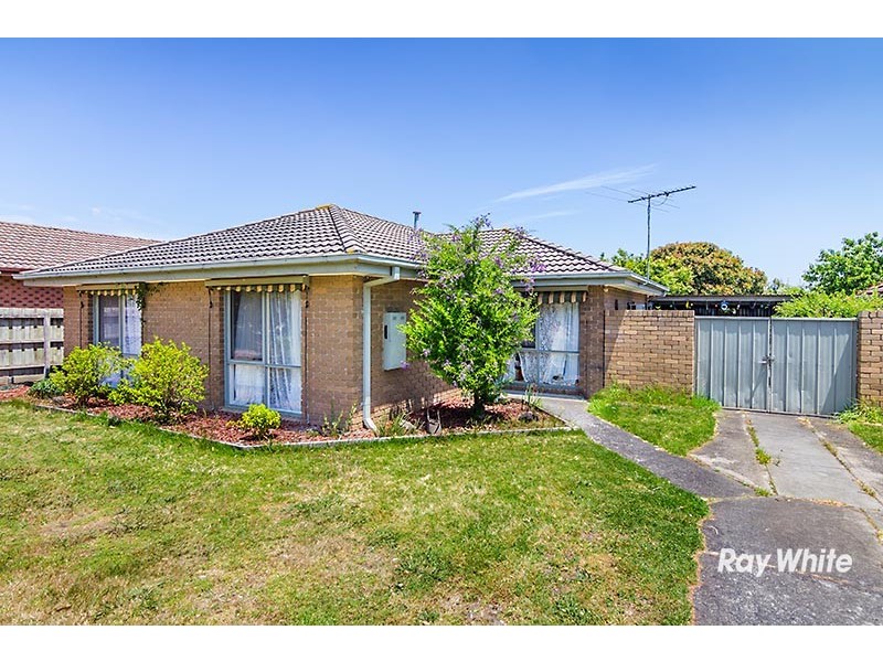 8 Lachlan Close, Cranbourne North VIC 3977