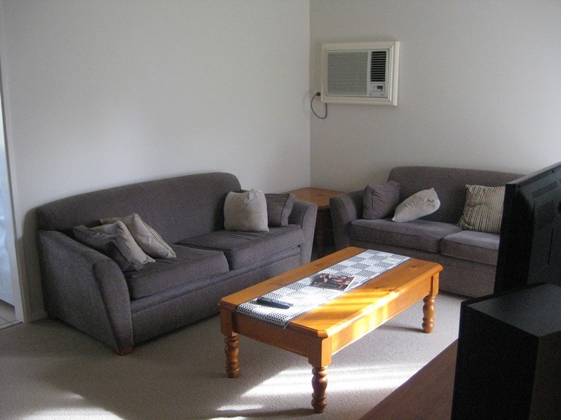 8 Lachlan Close, Cranbourne North VIC 3977