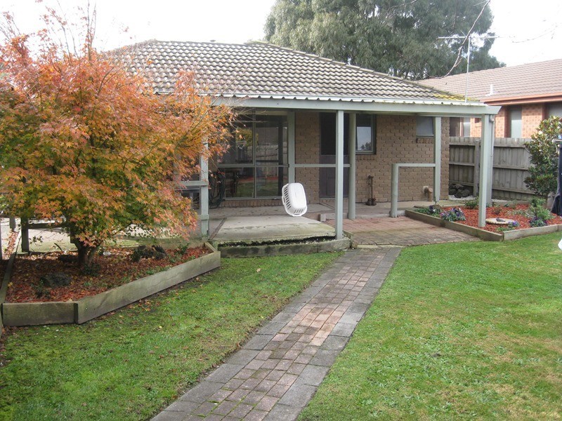 8 Lachlan Close, Cranbourne North VIC 3977