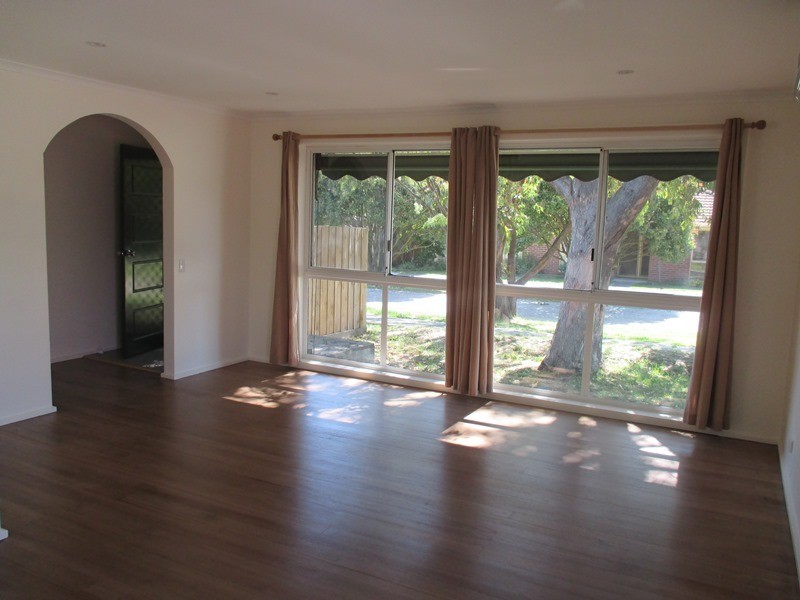 18 Evelyne Avenue, Cranbourne VIC 3977