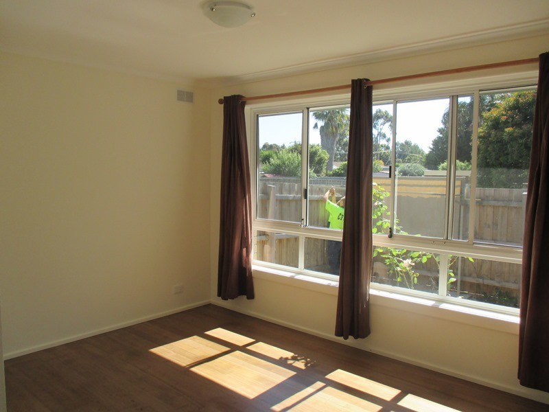 18 Evelyne Avenue, Cranbourne VIC 3977