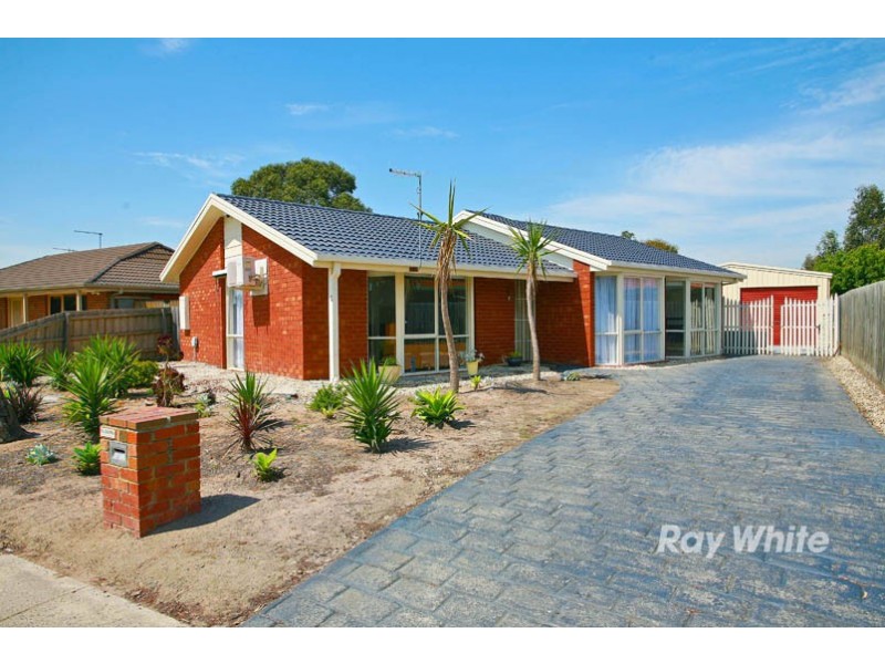 40 Gipps Crescent, Cranbourne North VIC 3977