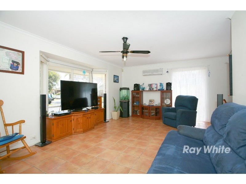 40 Gipps Crescent, Cranbourne North VIC 3977