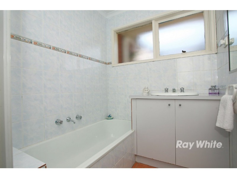 40 Gipps Crescent, Cranbourne North VIC 3977