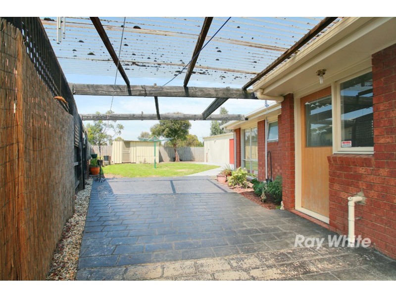 40 Gipps Crescent, Cranbourne North VIC 3977