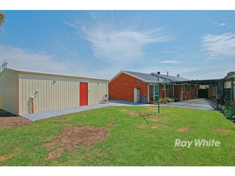 40 Gipps Crescent, Cranbourne North VIC 3977