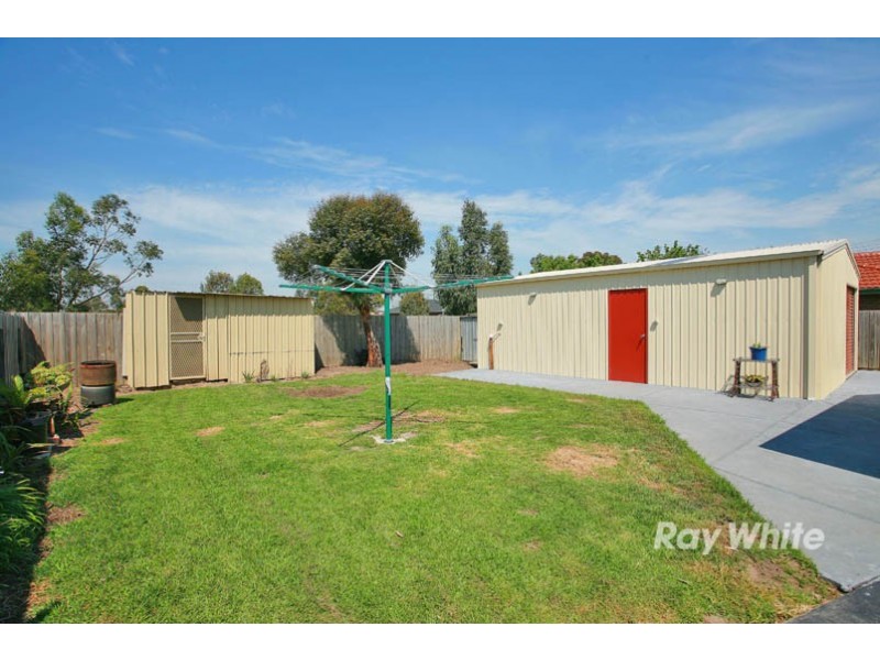40 Gipps Crescent, Cranbourne North VIC 3977