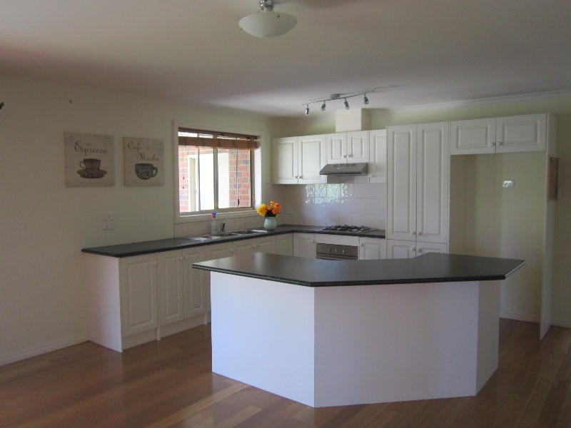 13 Red Oak Terrace, Lyndhurst VIC 3975