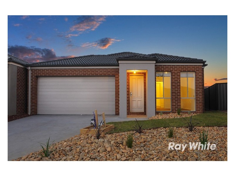10 Camolina Way, Clyde North VIC 3978