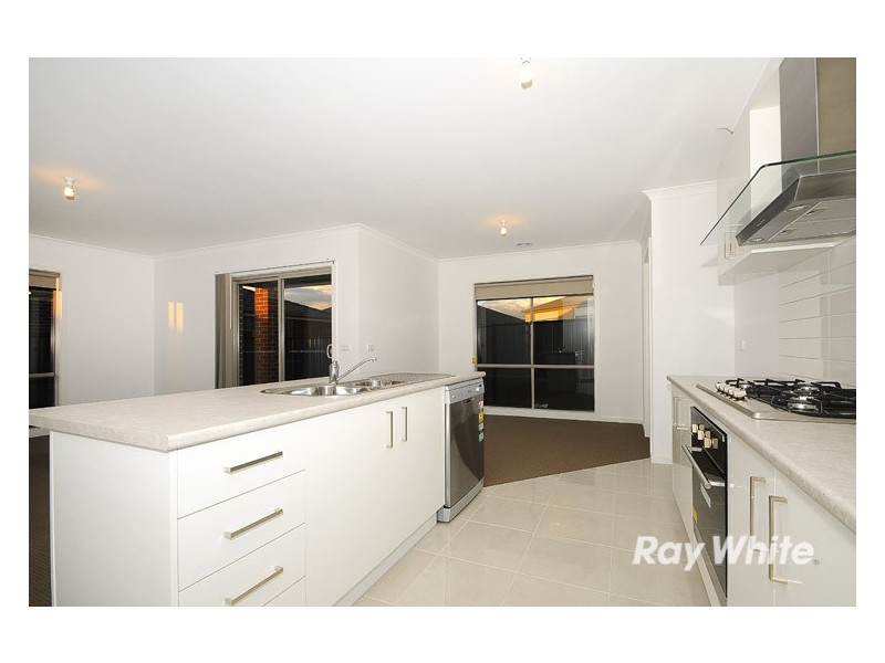 10 Camolina Way, Clyde North VIC 3978