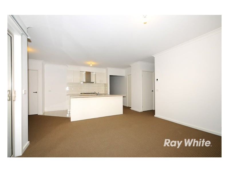 10 Camolina Way, Clyde North VIC 3978