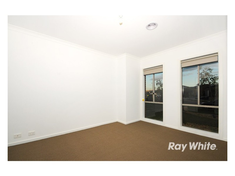 10 Camolina Way, Clyde North VIC 3978