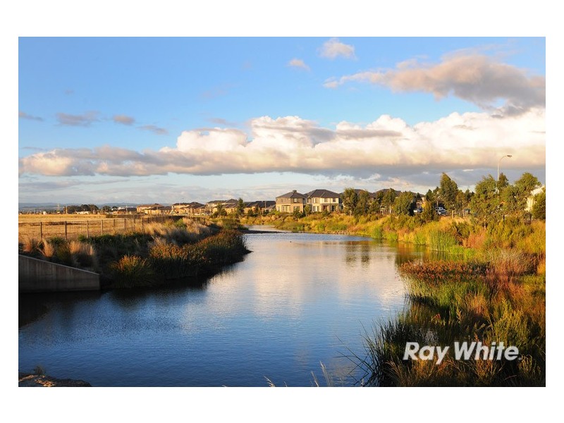 10 Camolina Way, Clyde North VIC 3978