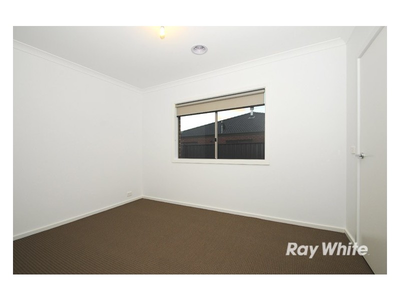 10 Camolina Way, Clyde North VIC 3978