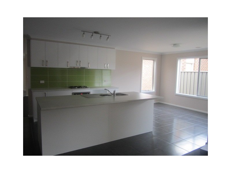 60 Fortuna Crescent, Cranbourne West VIC 3977