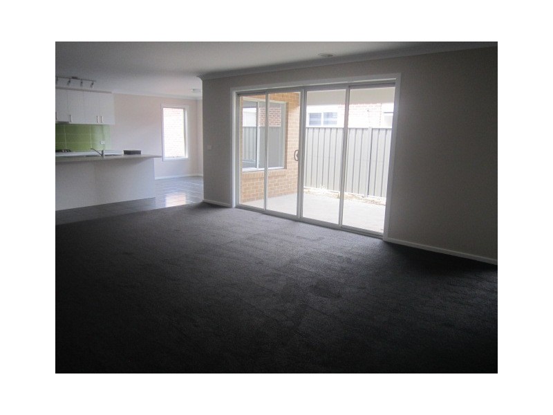 60 Fortuna Crescent, Cranbourne West VIC 3977