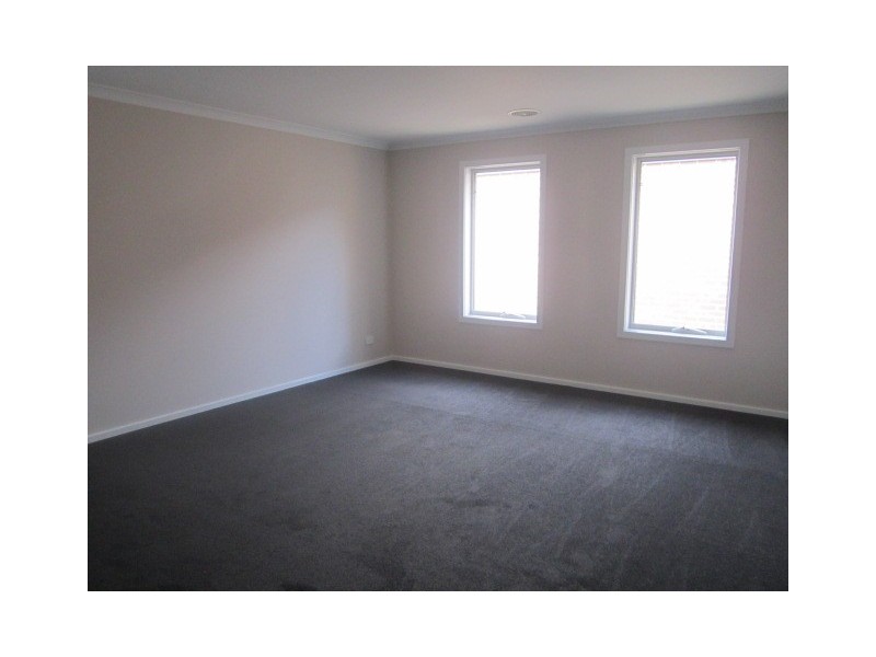 60 Fortuna Crescent, Cranbourne West VIC 3977