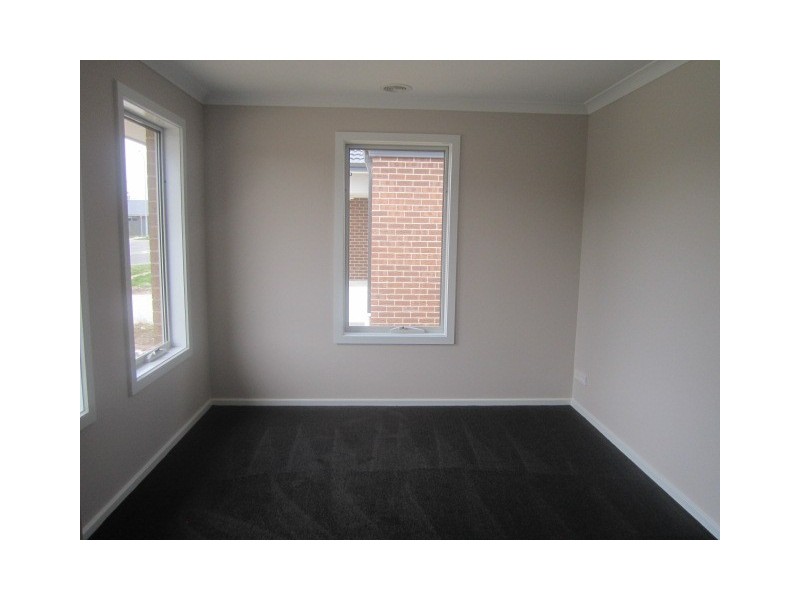 60 Fortuna Crescent, Cranbourne West VIC 3977