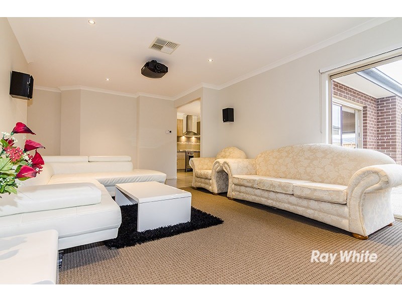 18 Freshfields Drive, Cranbourne North VIC 3977