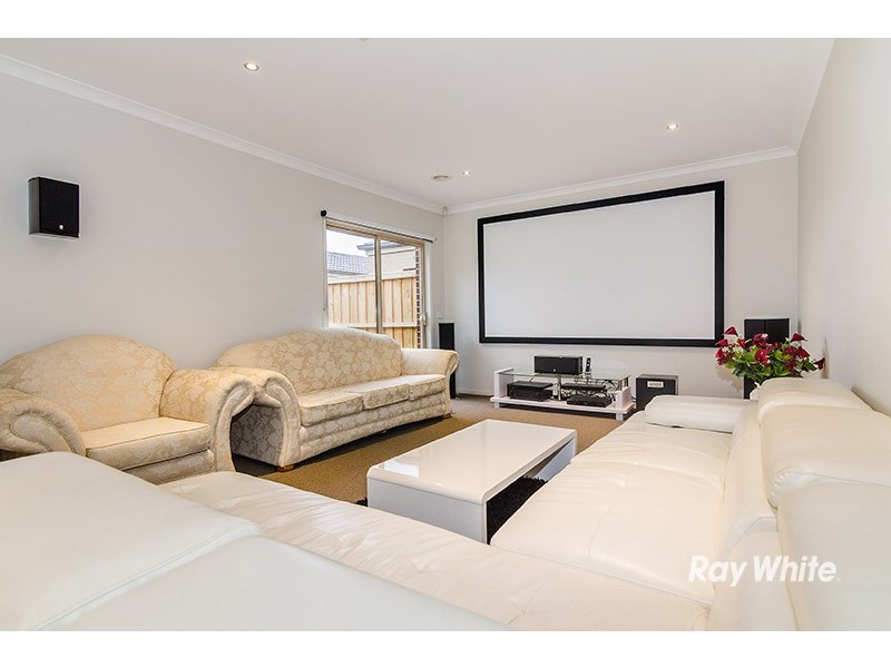 18 Freshfields Drive, Cranbourne North VIC 3977