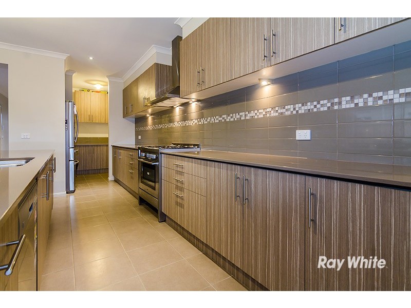 18 Freshfields Drive, Cranbourne North VIC 3977