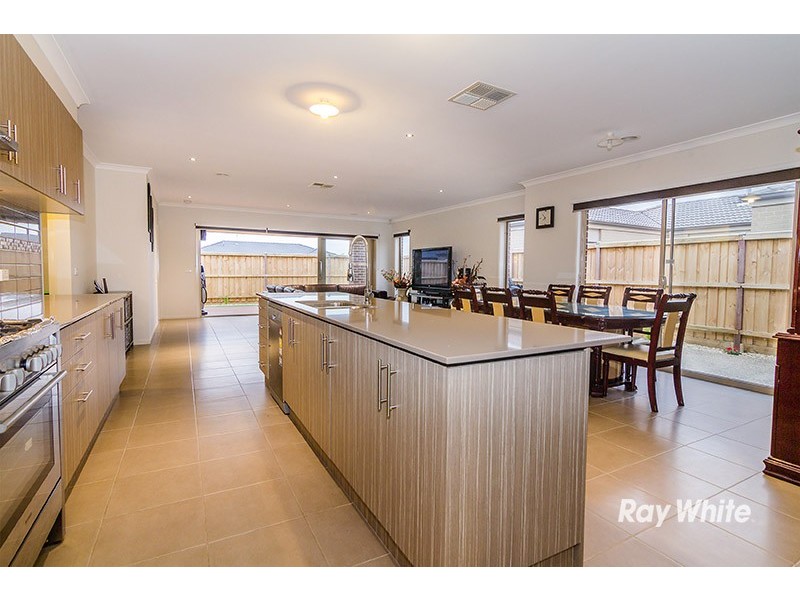 18 Freshfields Drive, Cranbourne North VIC 3977