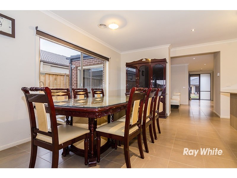 18 Freshfields Drive, Cranbourne North VIC 3977